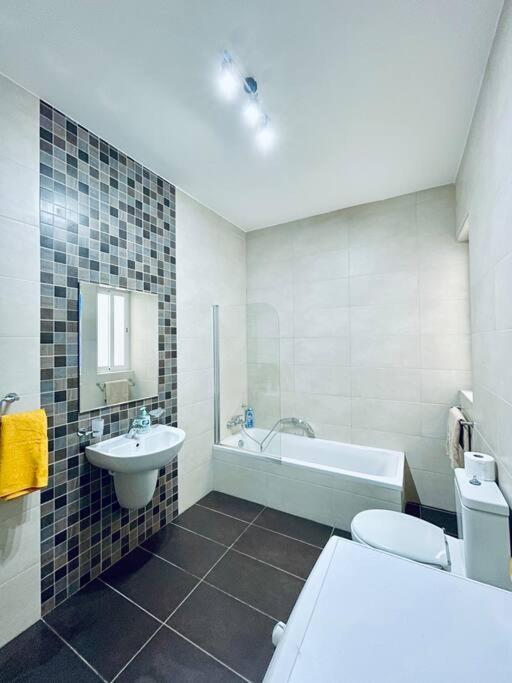 Stylish Modern Central Apartment 4 Paceville Saint Julian's Eksteriør bilde